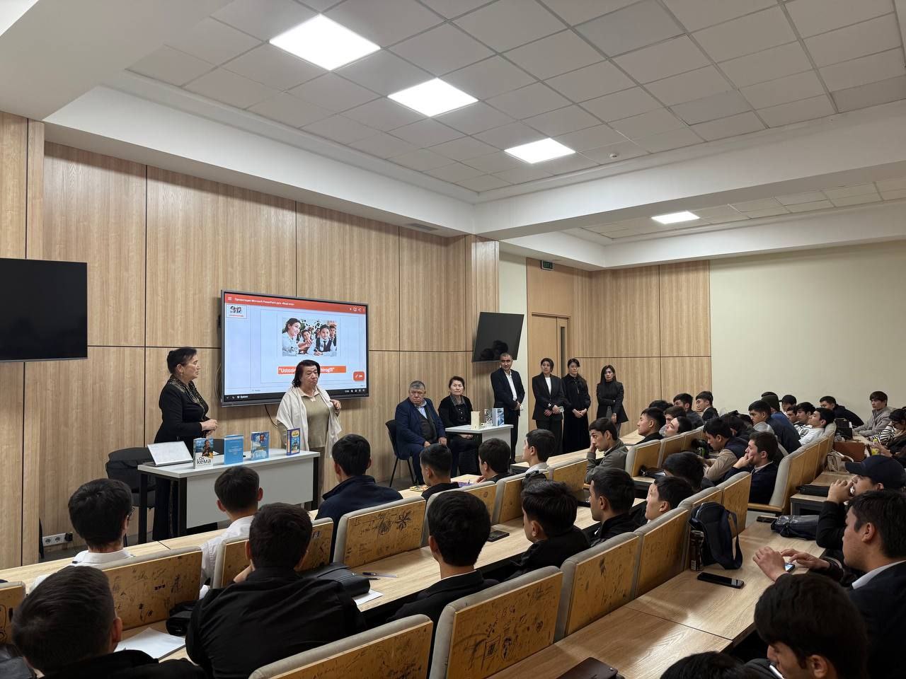 “Ustozim – hayotim chirogʻi” mavzusida tadbir boʻlib oʻtdi